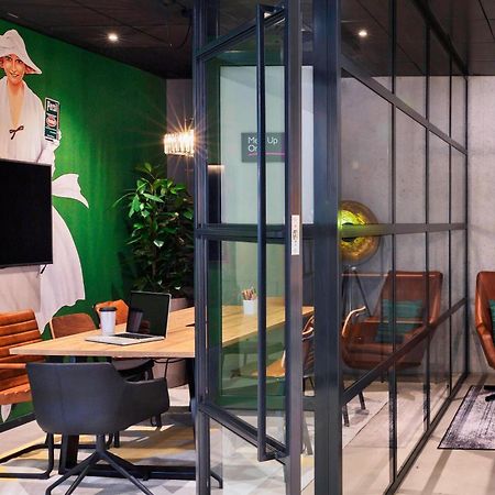 Отель Moxy Duesseldorf South Экстерьер фото